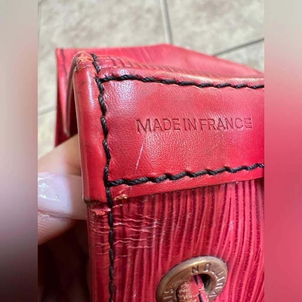 Louis Vuitton Authentic Bucket Bag Red